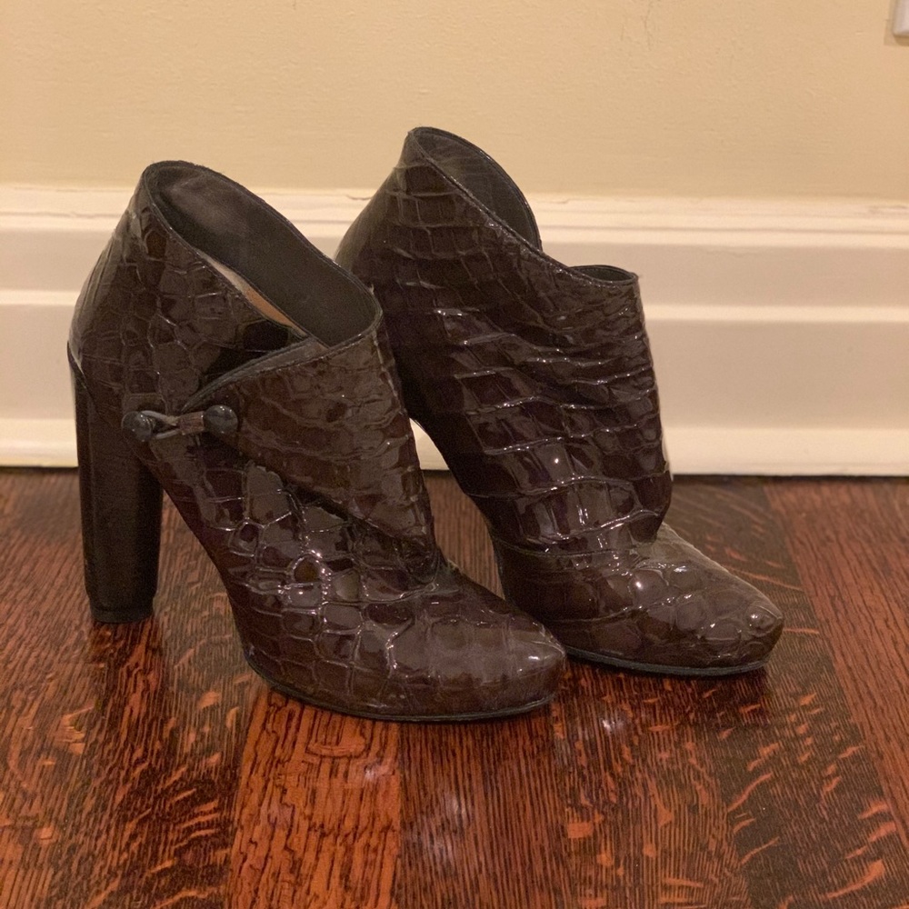 Louis Vuitton gray button side booties